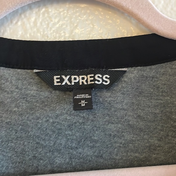 V-Neck Button Front Top - Picture 4 of 6